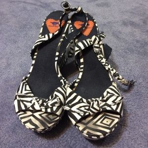 Black and white patterned wedges