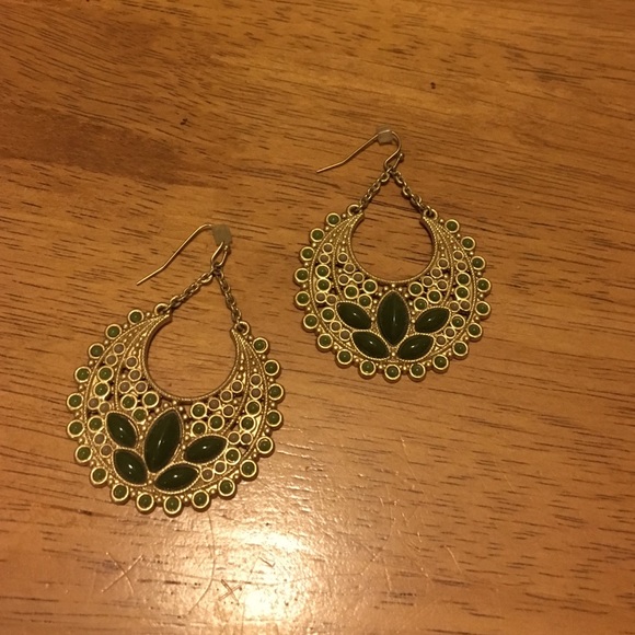 Gorgeous Donoma Lia Sophia earrings.