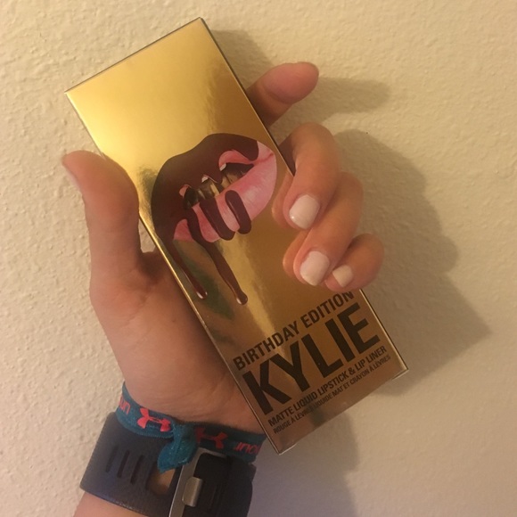 Kylie Birthday Leo Lip Kit//Offers welcome. - Picture 2 of 2