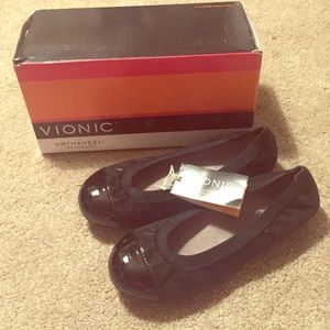 Black Vionic orthaheel flats