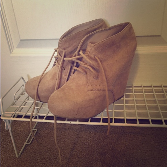 Rue 21 Tan Wedges Re-Posh