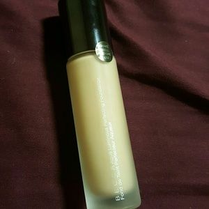Becca Aqua Luminous Perfecting Foubdation