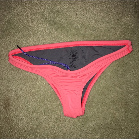 Jolyn NWOT bottoms in medium - Picture 2 of 3