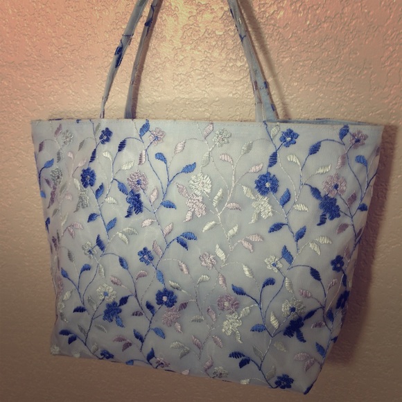 Ladies Floral-Embroidered Nylon Shower Bag