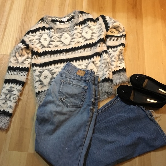 Blue and white sweater- size M - Picture 1 of 2