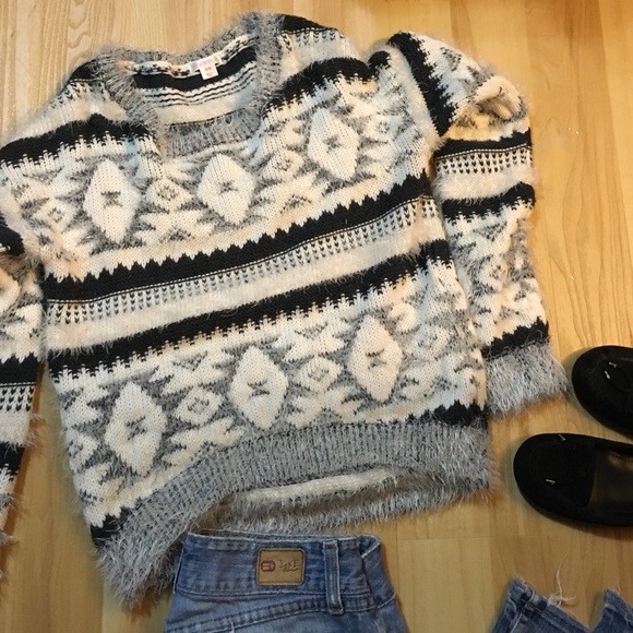 Blue and white sweater- size M - Picture 2 of 2
