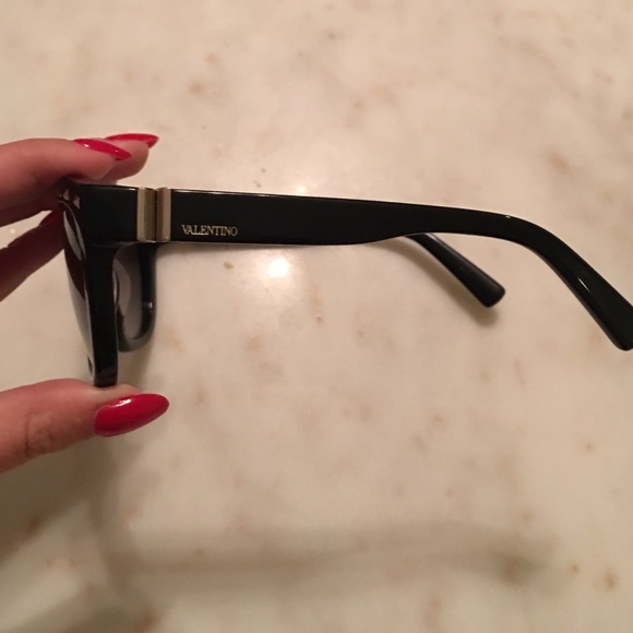Valentino Rockstud Sunnies - Picture 2 of 6