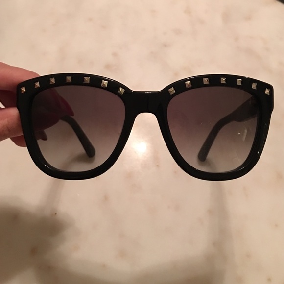 Valentino Rockstud Sunnies - Picture 3 of 6