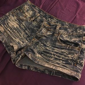 DONATING MONDAY!! Palm tree pattern denim shorts