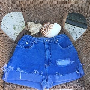 High waisted/ cutoff vintage shorts.🌾💙✨