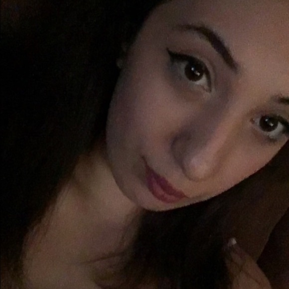 Meet your Posher, Noelle - Picture 1 of 1