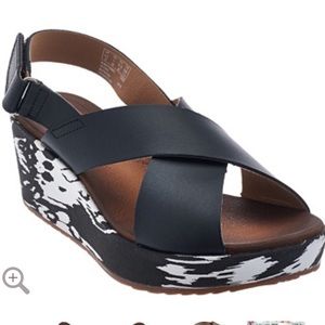 Clarks Sasha Hale Cross Band Wedge Sandal