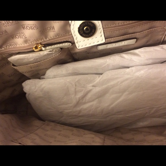 (SOLD)Micheal kors jet set travel bag ***SOLD*** - Picture 3 of 4