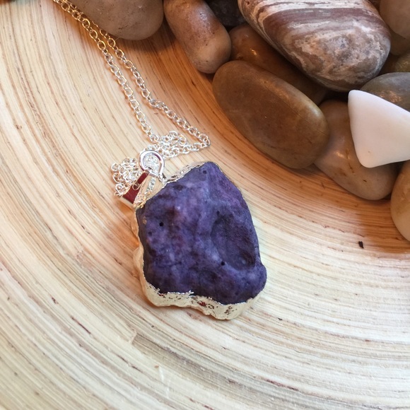 Sale! HP 11/26'Druzy Pendant Necklace in Silver - Picture 3 of 4