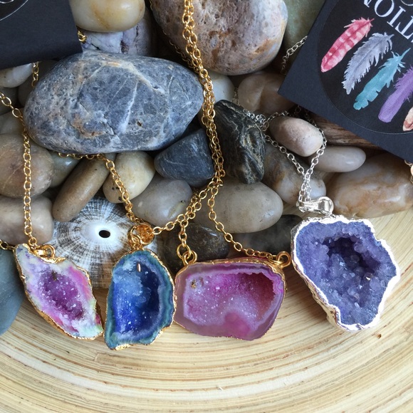 Sale! HP 11/26'Druzy Pendant Necklace in Silver - Picture 4 of 4