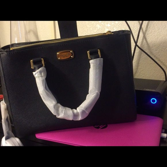 (SOLD) Michael kors black satchel - Picture 3 of 4