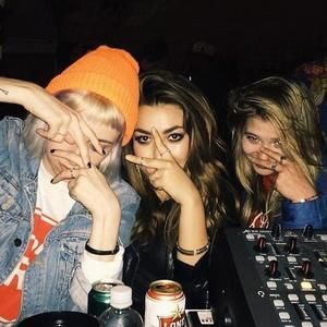 Meet your Posher, Desi