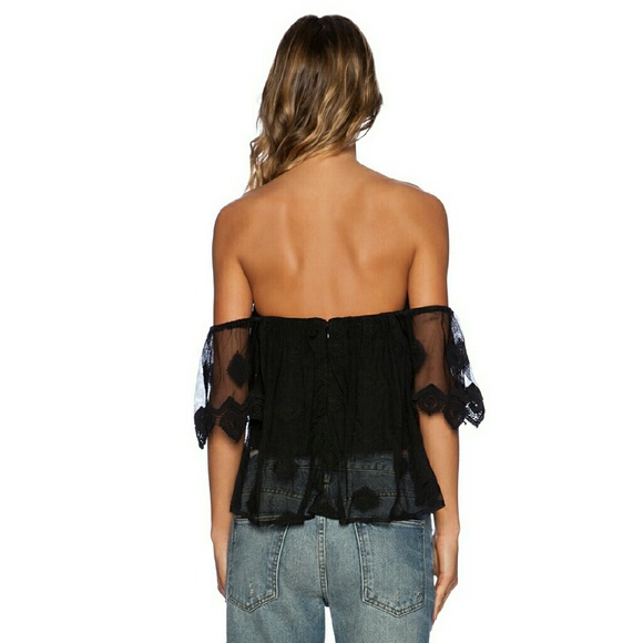 Sold out! New Line & Dot
Off the shoulder top - Picture 2 of 4