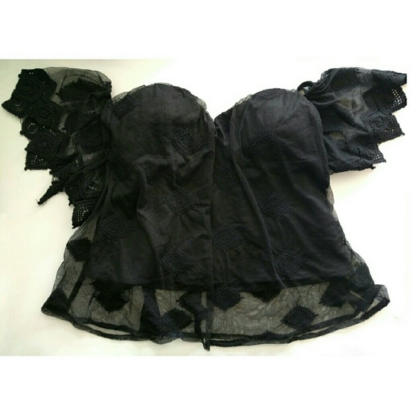 Sold out! New Line & Dot
Off the shoulder top - Picture 3 of 4