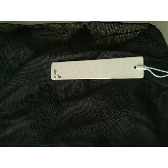 Sold out! New Line & Dot
Off the shoulder top - Picture 4 of 4