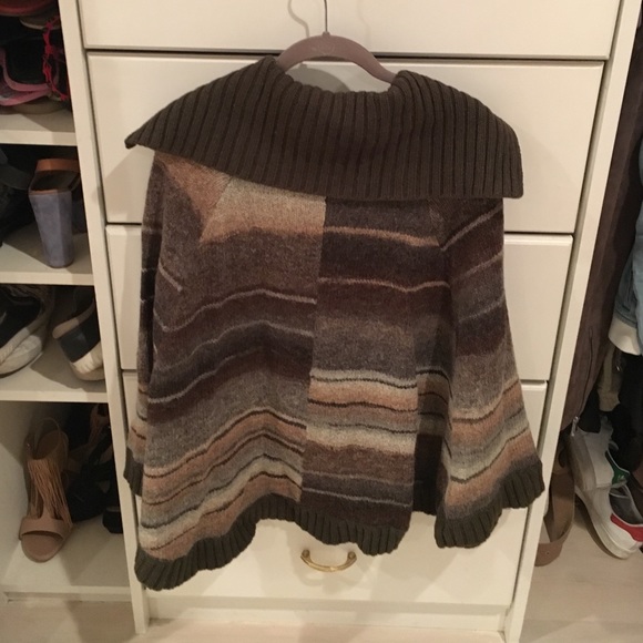 Adorable poncho by Sanctuary - Picture 2 of 2