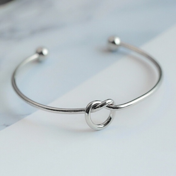 Jewelry - Silver Knot Bangle