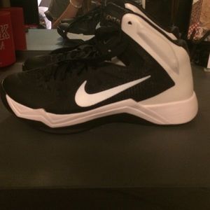 Nike Hyperquickness Basketball Shoe
