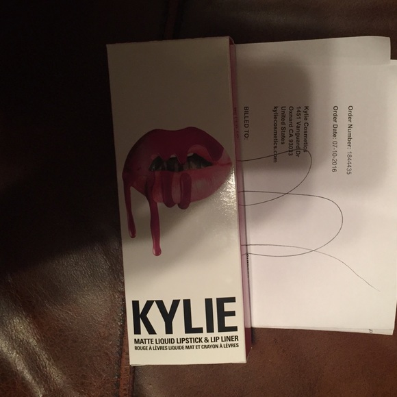 Kylie Lip Kit Posie K @xbeccalevyx