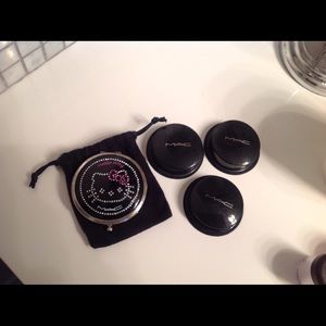 MAC hello kitty Swarovski, light medium powder