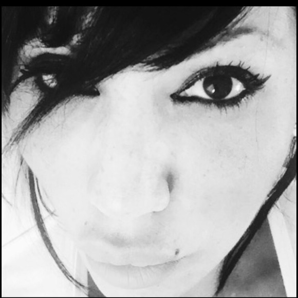 Meet your Posher, Anabelle - Picture 1 of 1