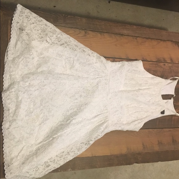 White boutique dress - Picture 2 of 2