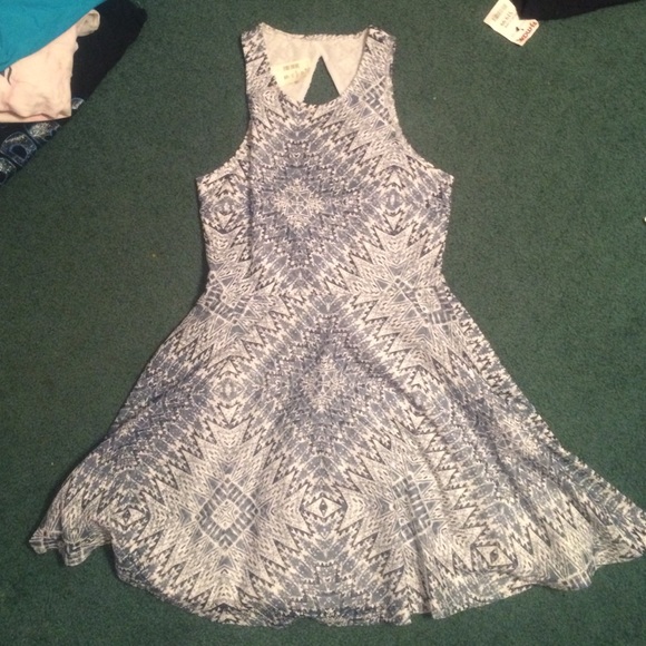 NWT Summer Dress. Cutout in Back.