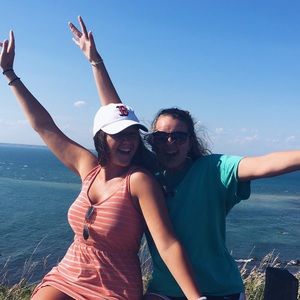 Meet your Posher, Casey