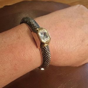 BEAUTIFUL BANGLE BRACELET NWOT
