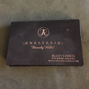 Gently used Anastasia beauty express