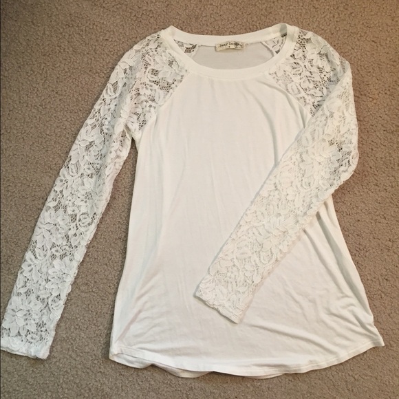 NWOT White Long Sleeve Top w/ Lace sleeves