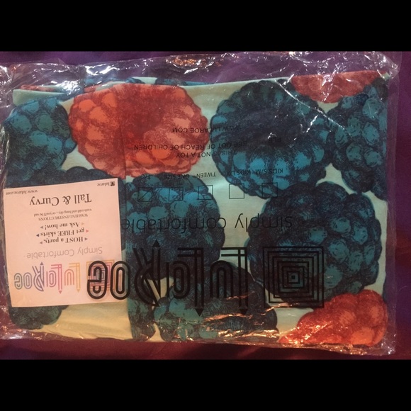 LuLaRoe tall & curvy TC Raspberry leggings