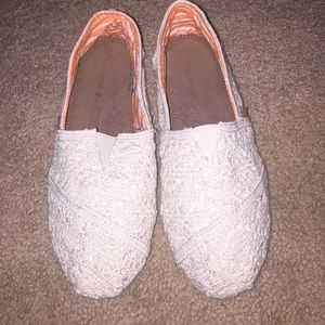 Lace toms