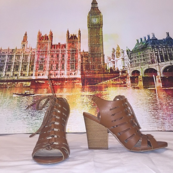 🎉🎉Cute brown laced heels🎉🎉