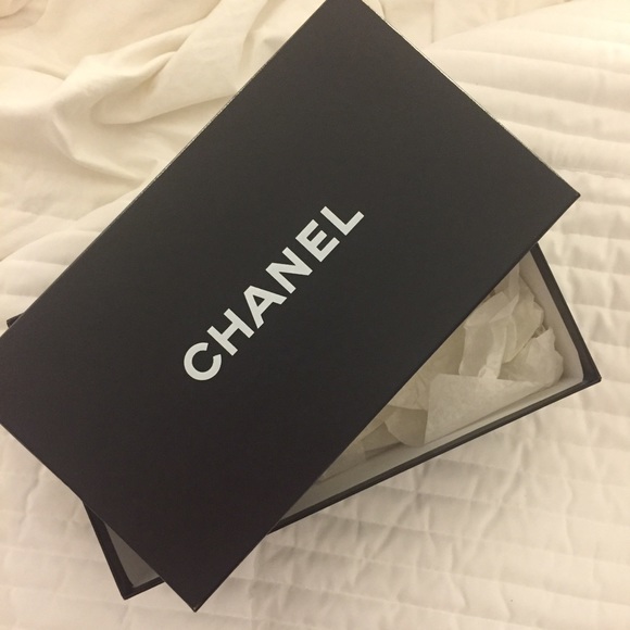 CHANEL shoe box