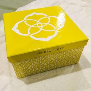 Kendra Scott rare gold cougar necklace.