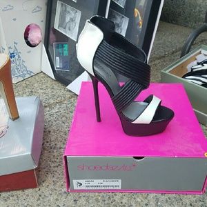 Black and white size 8 heels dazzle
