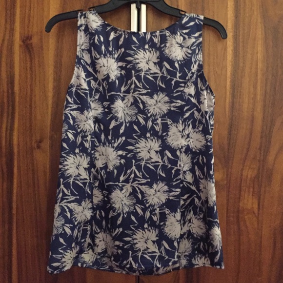 Ann Taylor loft outlet blue flower ruffled top - Picture 2 of 3