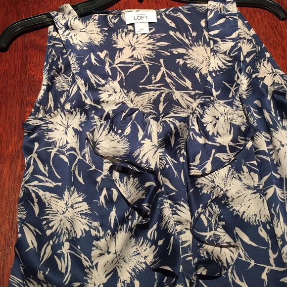 Ann Taylor loft outlet blue flower ruffled top - Picture 3 of 3
