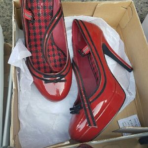 Size 8 red heels