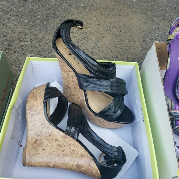 Size 8 black wedges