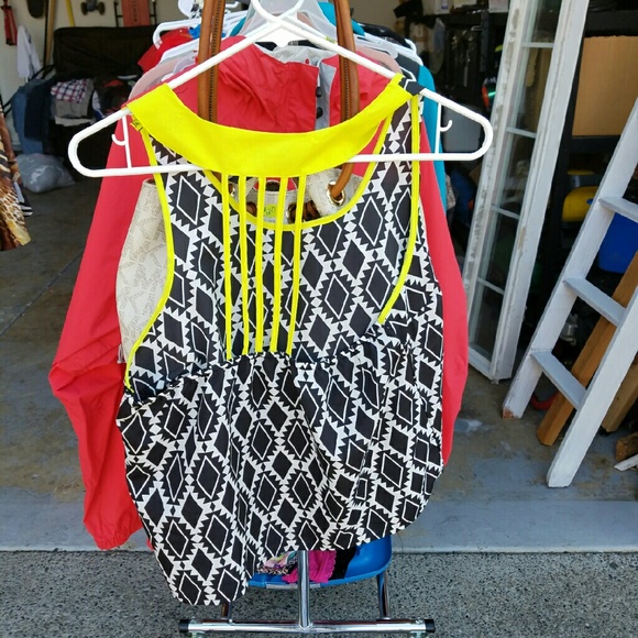 Size medium - Picture 2 of 2