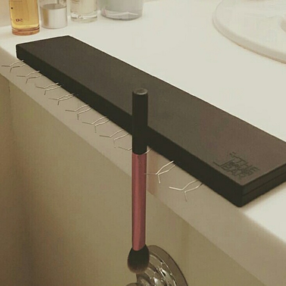 The Brush Bar