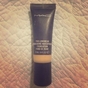 MAC Pro Longwear Nourishing Waterproof Foundation