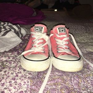 Pinky salmon colored converse size 7
